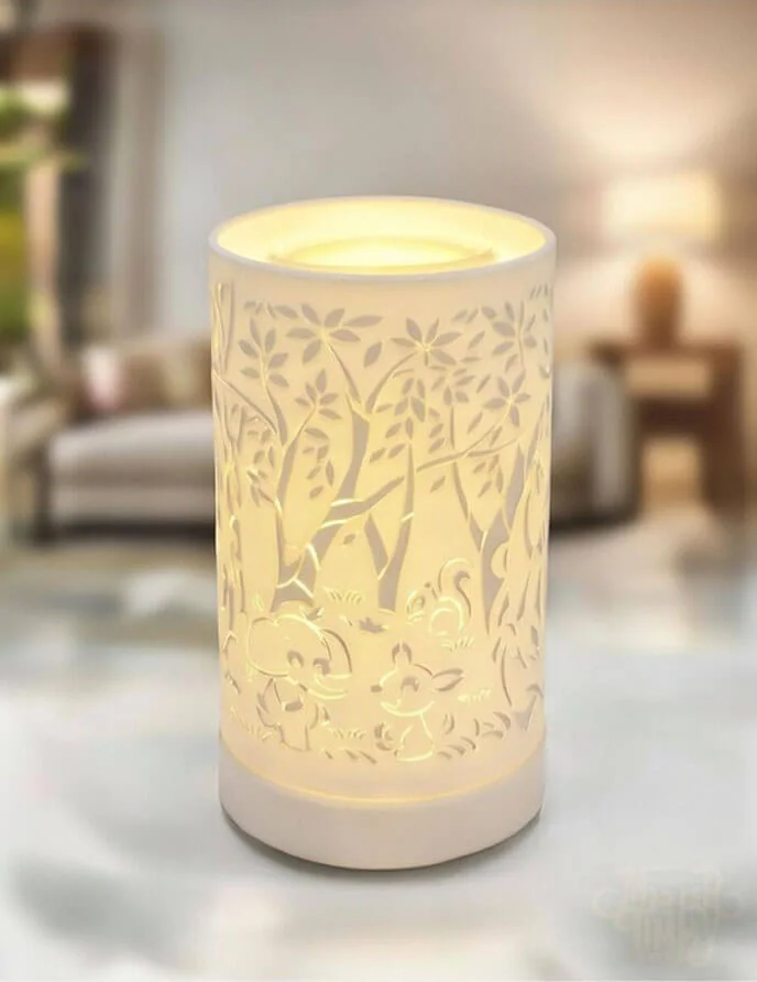 lampe diffuseur blanche, diffuseur parfum maison, lumière chaude, décoration intérieure, luxarom