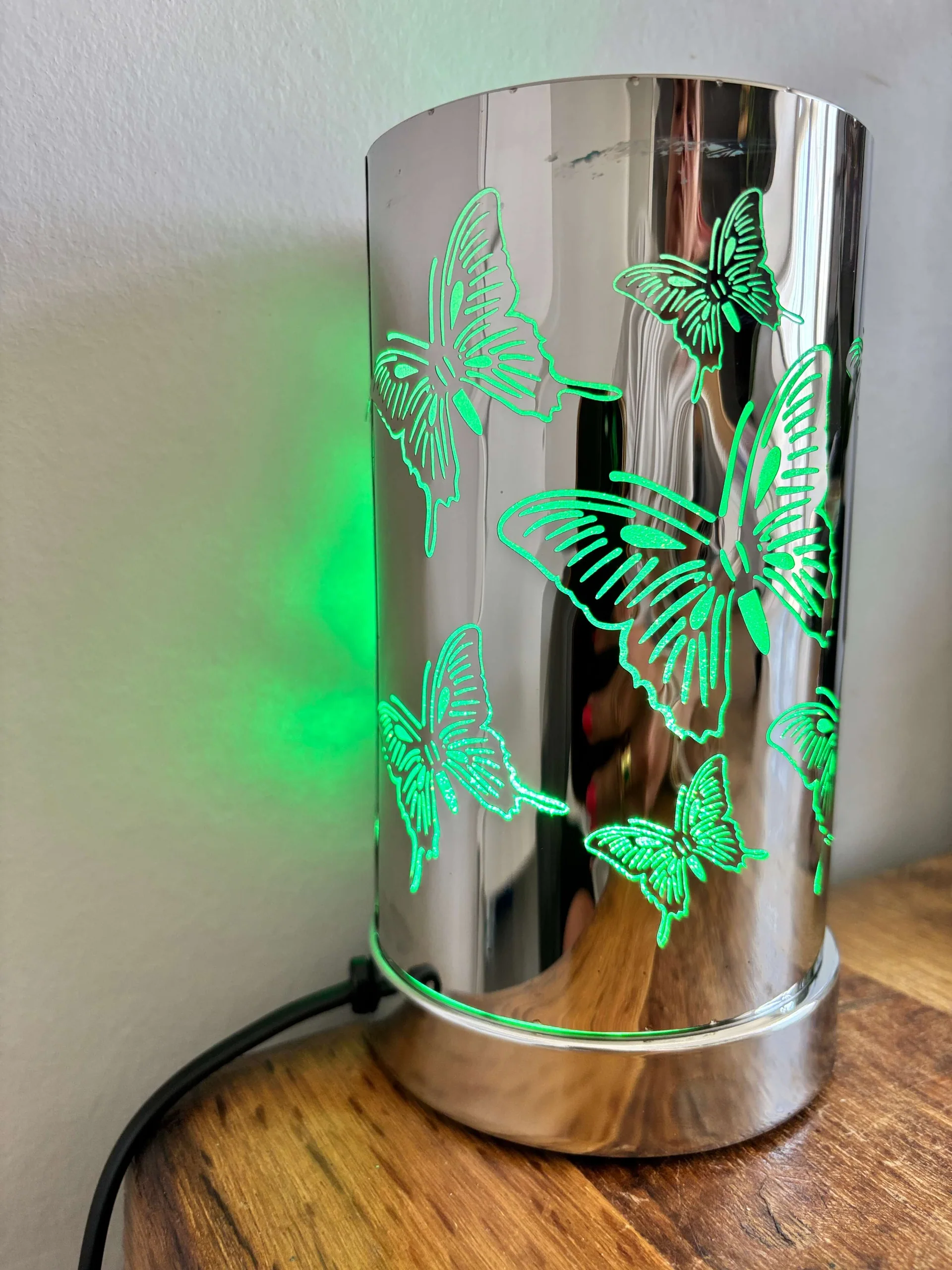 Lampe diffuseur parfum Papillon LED ambiance zen 18 cm