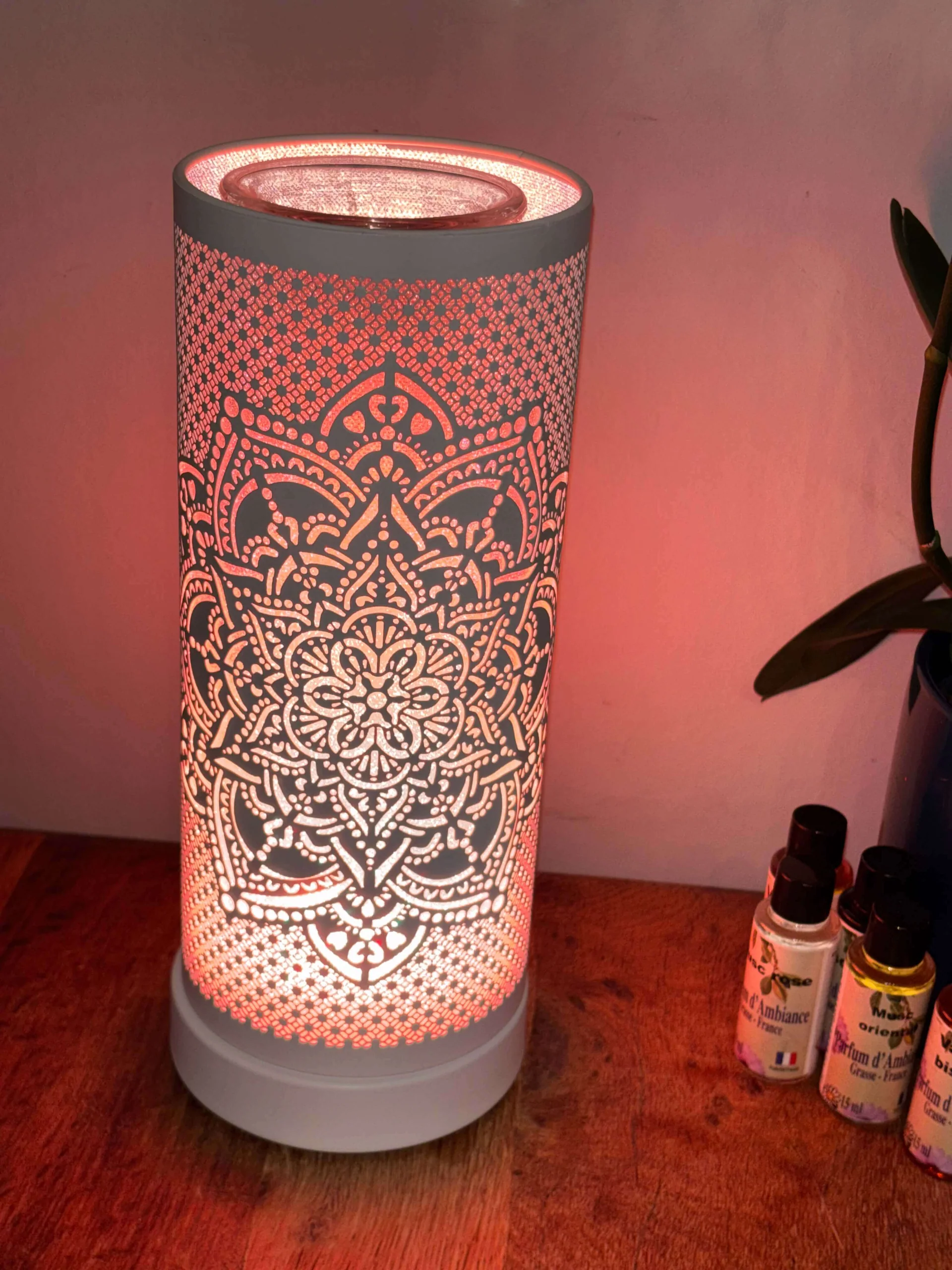 Lampe diffuseur de parfum Mandala LED 26 cm lumière rouge Luxarom