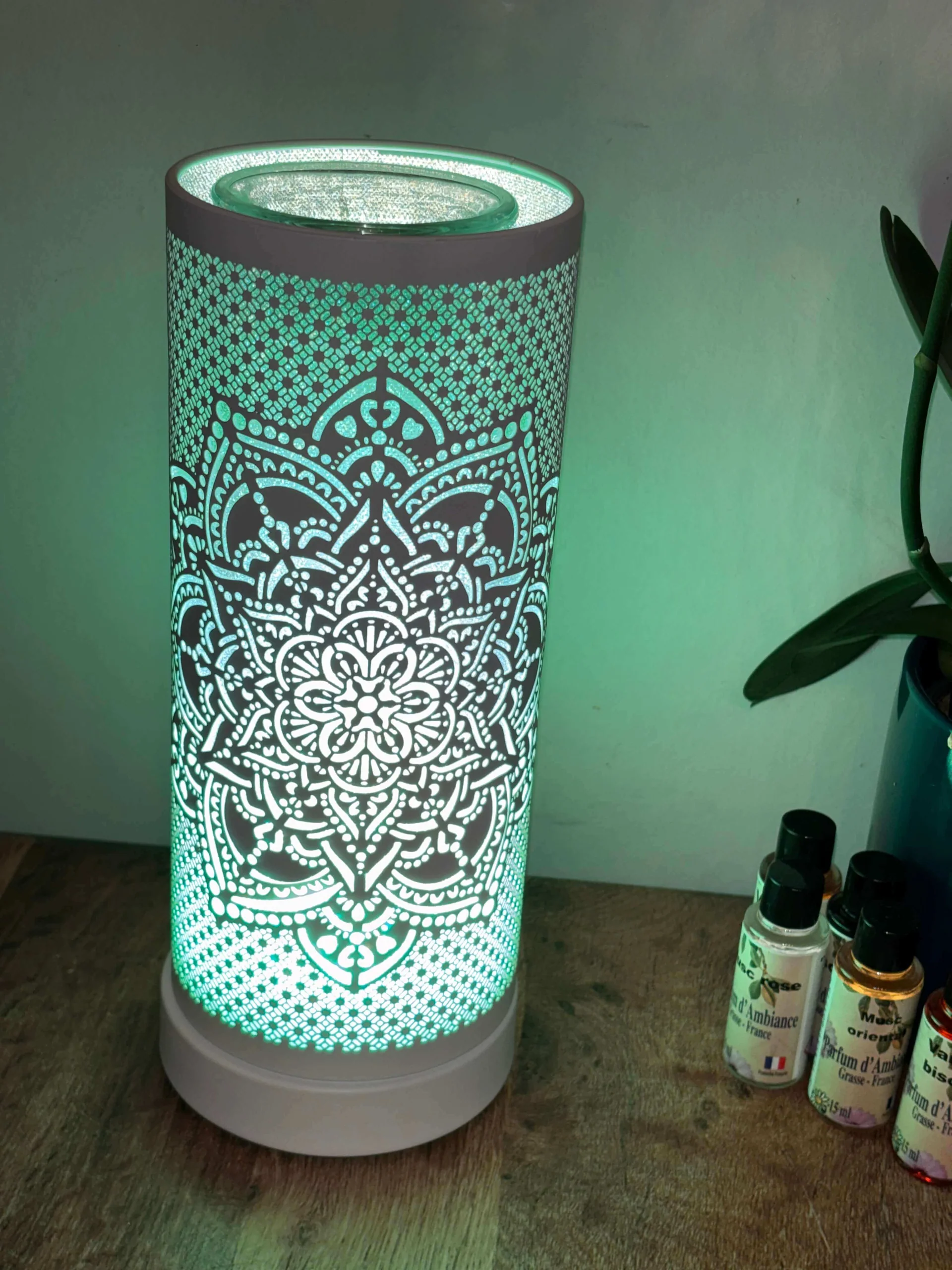 Lampe diffuseur parfum Mandala LED ambiance chic 26 cm
